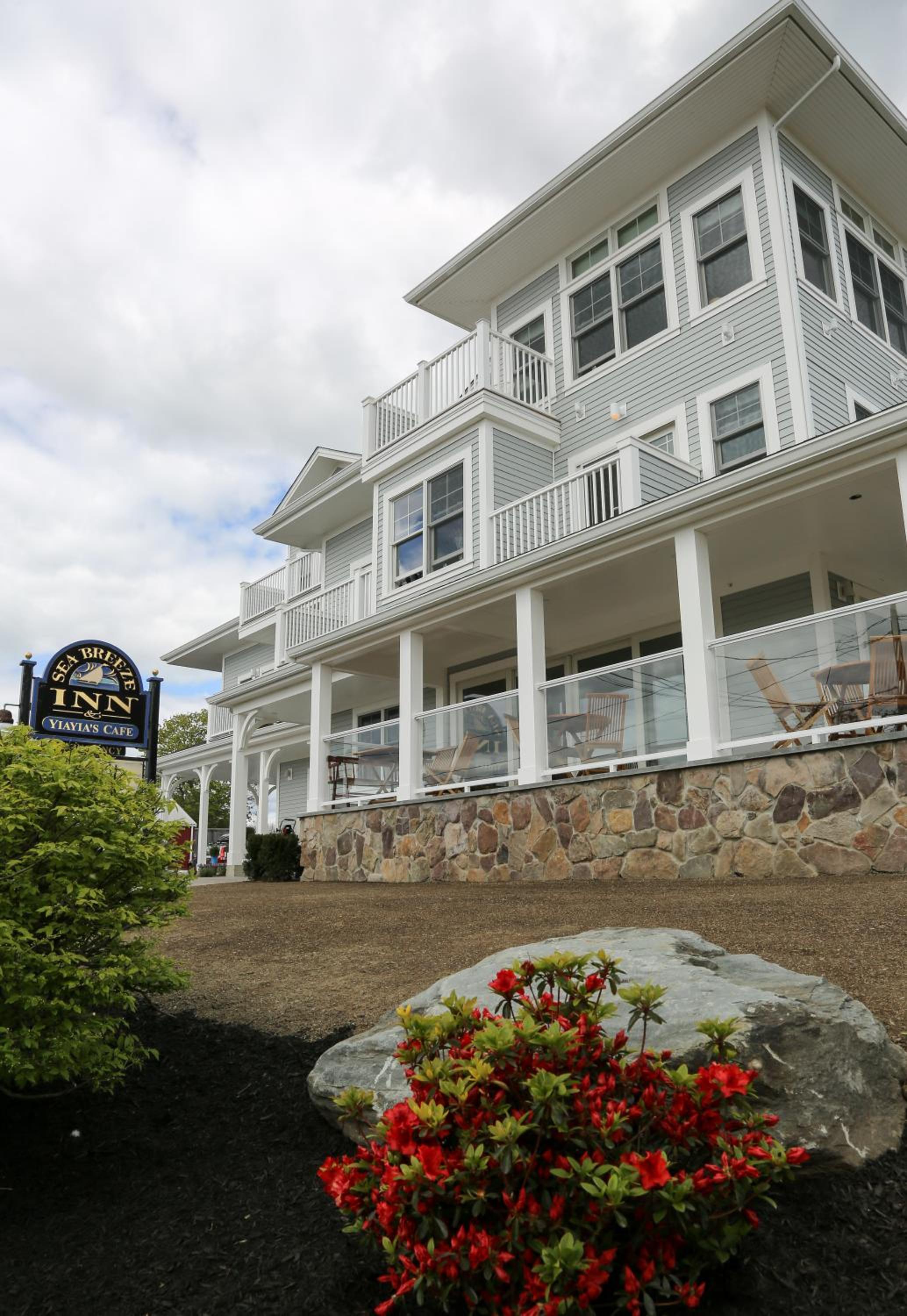 The Sea Breeze Inn, Newport