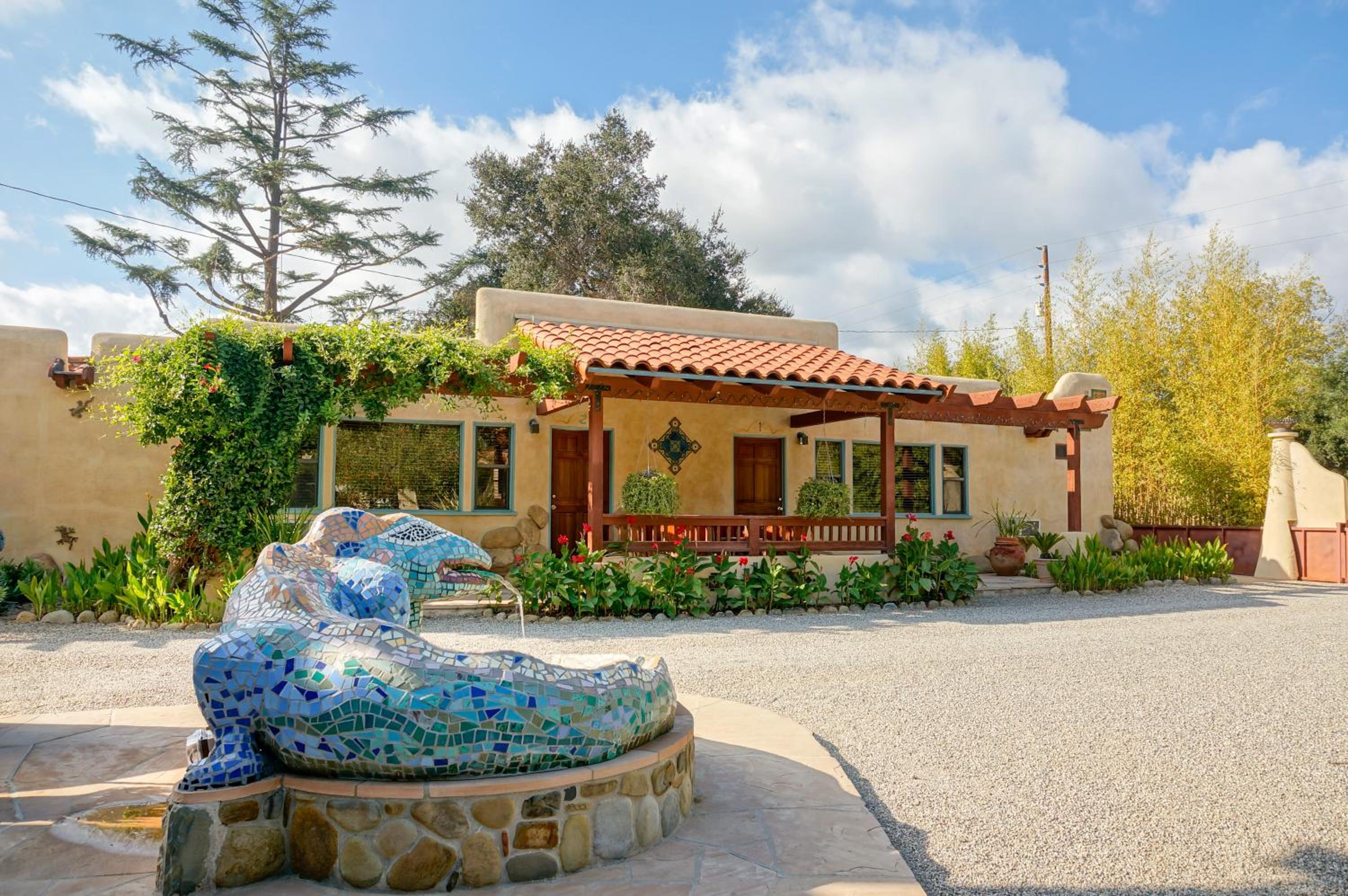 Blue Iguana Inn, Ojai