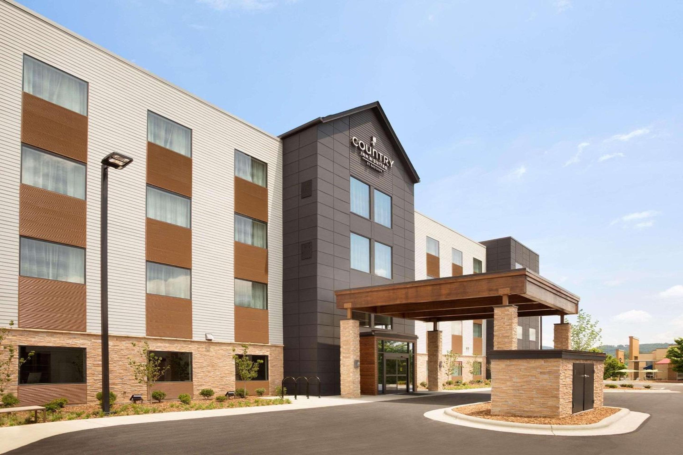 Country Inn & Suites by Radisson Asheville River Arts District, Asheville